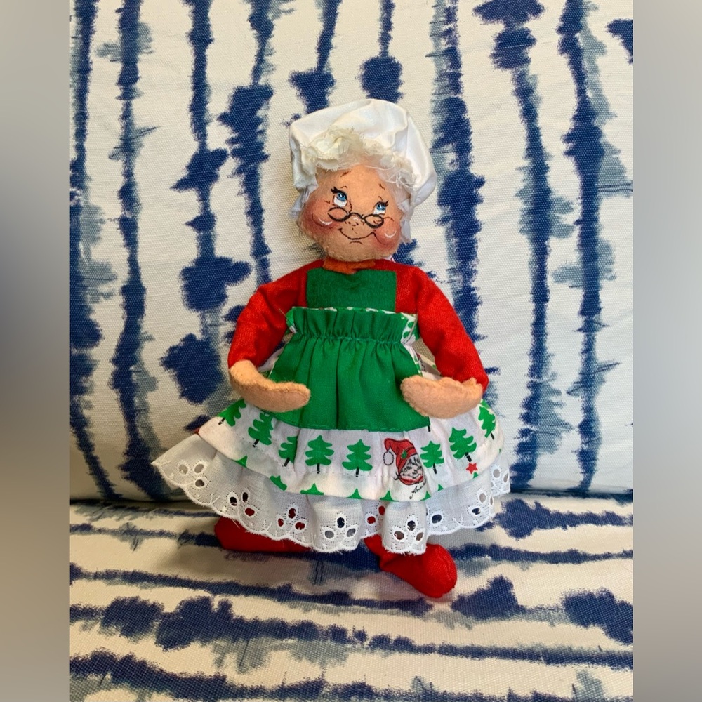 Vintage Annalee Mrs. Claus Christmas Doll Mobilitee Green Apron Tree Skirt 1987